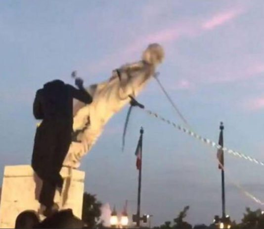 «Убьём себя об стену!..», сдуревшие от безнаказанности «черные и белые» идиоты снесли в Балтиморе памятник.. Колумбу… Видео "Убьём ещё и себя об стену!..", сдуревшие от безнаказанности "черные и белые" снесли в Балтиморе памятник.. Колумбу..., Видео