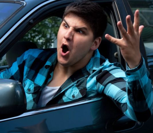 Автоподставы в России — самые популярные приемы и схемы развода водителей на деньги Автоподставы в России - самые популярные приемы и схемы развода водителей на деньги