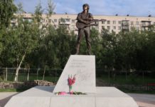 30 лет назад, 15 августа 1990, погиб Виктор Цой, в Санкт-Петербурге открыт памятник легендарному рок-музыканту 30 лет назад, 15 августа 1990, погиб Виктор Цой, в Санкт-Петербурге открыт памятник легендарному рок-музыканту