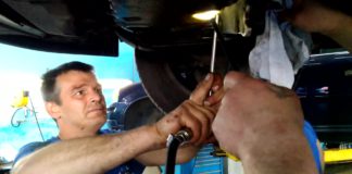 Течь масла двигателя Volvo S60 2004/05 (2.4л), чистка и герметизация поддона в Вольво-Сервисе Vollux, видео Течь масла двигателя Volvo S60 2004/05 (2.4л), чистка и герметизация поддона в Вольво-Сервисе Vollux, видео