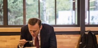 Законный арест за долги квартиры иноагента либераста Навального в Марьино вызвал «тявканье шавок» из TI (Transparency Int.) Законный арест за долги квартиры иноагента либераста Навального в Марьино вызвал "тявканье шавок" из TI (Transparency Int.)