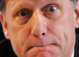 Туповатый экс-посол США в РФ М.Макфолл раздухарился про «черные кварталы в Москве», озадачив своей глупостью своих же подписчиков Бывший горе-посол США в РФ М.Макфолл раздухарился про "черные кварталы в Москве", рассмешив своей глупостью своих же подписичков