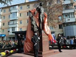 В Симферополе открыт памятник Герою Советского Союза Амет-Хану Султану в честь 100-летия героя В Симферополе открыт памятник Герою Советского Союза Амет-Хану Султану в честь 100-летия героя