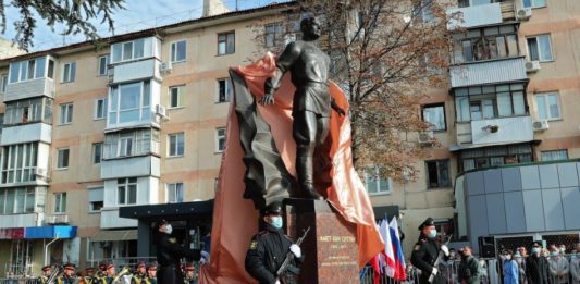 В Симферополе открыт памятник Герою Советского Союза Амет-Хану Султану в честь 100-летия героя В Симферополе открыт памятник Герою Советского Союза Амет-Хану Султану в честь 100-летия героя