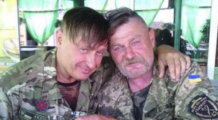 В пику Зе-Президенту невменяемые укро-порохоботы голосуют на Украине за Порошенко в надежде «победить и наказать Донбасс».. Назло Зе-Президенту невменяемые укро-порохоботы голосуют на Украине за Порошенко в надежде "победить и наказать Донбасс"..