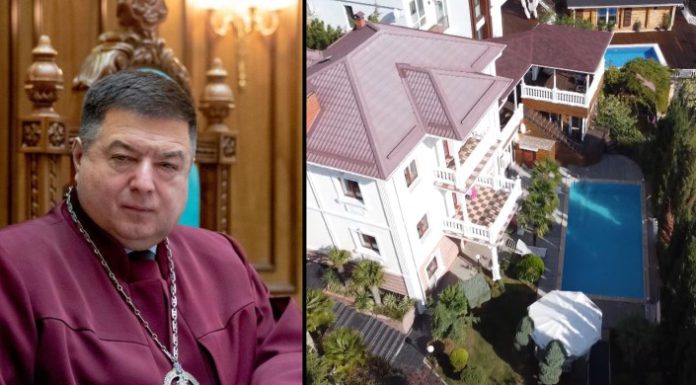 Председатель Конституционного суда Украины А.Тупицкий втихаря владеет недвижимостью в «оккупированном» Крыму, лживость хохлов зашкаливает Председатель Конституционного суда Украины А.Тупицкий втихаря владеет недвижимостью в "оккупированном" Крыму, лживость хохлов зашкаливает