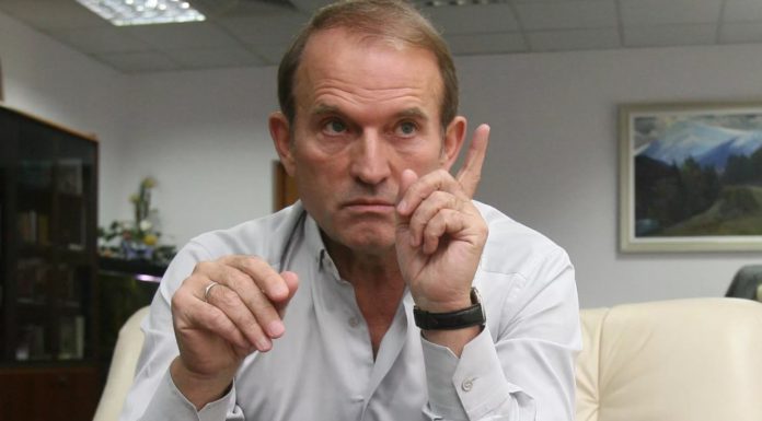 Украинцы наконец осознали пустословие своего «Зе-Президента», всё больше склоняясь к пророссийской партии Медведчука «ОПЗЖ» Украинцы наконец осознали пустословие своего "Зе-Президента", склоняясь к пророссийской партии Медведчука "ОПЗЖ"