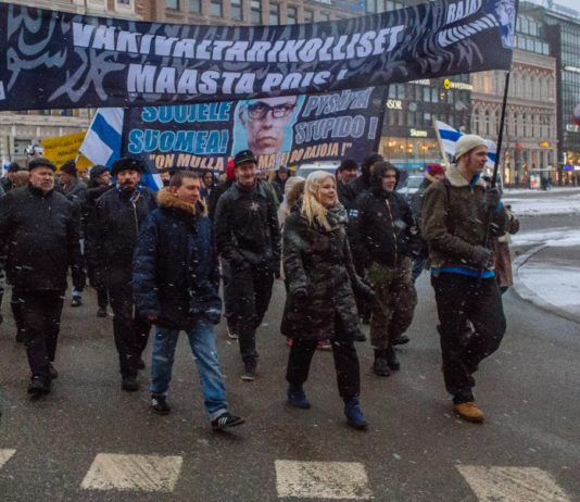 Финны требуют FIXIT — выхода Финляндии из Евросоюза, приносящего им разорение из-за антироссийских санкций Финны требуют FIXIT - выхода Финляндии из Евросоюза, приносящего им разорение из-за антироссийских санкций