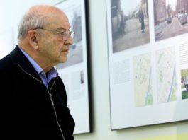 Забытый либераст Навальный, сидя на шее спонсора-олигарха Зимина, требует от Европы санкций против русских олигархов Забытый либераст Навальный, сидя на шее спонсора-олигарха Зимина, требует от Европы санкций против русских олигархов