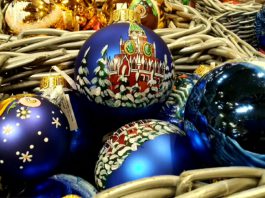 Московский ГУМ — новогодние витрины, ярмарка новогодних игрушек в ГУМе в стиле СССР, видео Москоский ГУМ - новогодние витрины, ярмарка новогодних игрушек в ГУМе