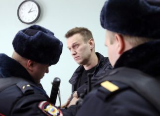 Либераст Навальный решил вернуться в Россию чтобы «сдаться»: Запад его «пережевал и выплюнул», в РФ ждут уголовные срока Либераст Навальный решил вернуться в Россию чтобы "сдаться": Запад его "пережевал и выплюнул", в РФ ждут уголовные срока