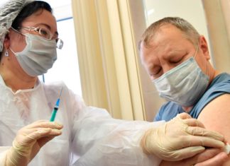 Сегодня в России началась массовая вакцинация от COVID-19, на выбор препараты «Спутник V» или «Эпиваккорона» Сегодня в России началась массовая вакцинация от COVID-19, на выбор препараты "Спутник V" или "Эпиваккорона"