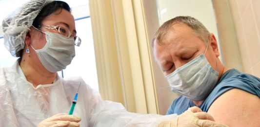 Сегодня в России началась массовая вакцинация от COVID-19, на выбор препараты «Спутник V» или «Эпиваккорона» Сегодня в России началась массовая вакцинация от COVID-19, на выбор препараты "Спутник V" или "Эпиваккорона"