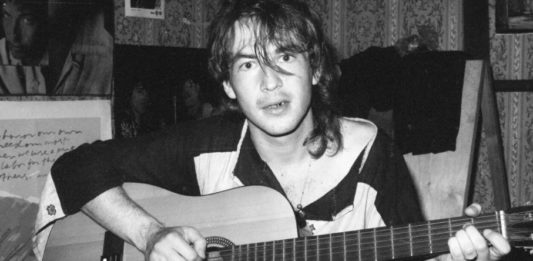23 года назад (17.02.1988) «вышел из окна» в Питере Александр Башлачёв, исконно русский поэт, бард и музыкант.. «Время колокольчиков» и «Ванюша», видео 23 года назад (17.02.1988) "вышел из окна" в Питере Александр Башлачёв, исконно русский поэт, бард и музыкант.. "Время колокольчиков", видео