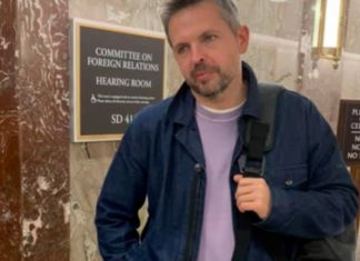 Бывший главред «Дождя» и «РБК» грантоед Баданин в своём «Проект.Медиа» охаивает Россию за деньги фондов США и ЕС Бывший главред "Дождя" и "РБК" грантоед Баданин в своём "Проект.Медиа" поливает Россию за деньги фондов США и ЕС