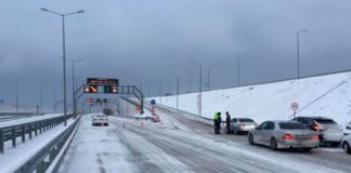 Движение по Крымскому мосту и на протяжении всей трассы Таврида восстановлено, видео (утро 20.02.2021) Движение по Крымскому мосту и на протяжении всей трассы Таврида восстановлено, видео (утро 20.02.2021)