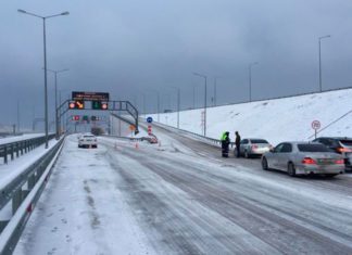 Движение по Крымскому мосту и на протяжении всей трассы Таврида восстановлено, видео (утро 20.02.2021) Движение по Крымскому мосту и на протяжении всей трассы Таврида восстановлено, видео (утро 20.02.2021)
