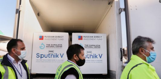 Италия ждёт русскую вакцину «Спутник V», а Евросоюз «повязан антироссийскими веригами» в ущерб здоровью и жизни своего населения Италия ждёт русскую вакцину "Спутник V", а Евросоюз "повязан антироссийскими веригами" в ущерб здоровью и жизни своего населения