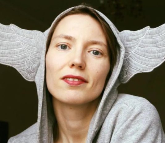 Обыски в Питере в квартирах агитаторов незаконных митингов, маргиналов-иноагентов, живущих на донаты — типа Д.Апахончич и ЛГБТ-придурка П.Стеканова Обыски в Питере в квартирах агитаторов незаконных митингов, маргиналов-иноагентов, живущих на донаты - типа Д.Апахончич и ЛГБТ-придурка П.Стеканова