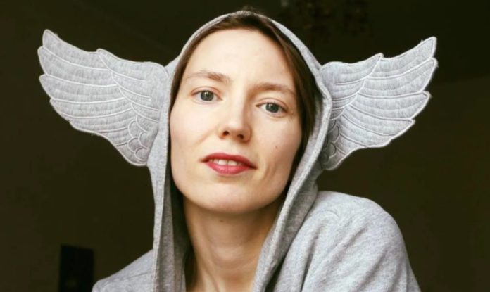 Обыски в Питере в квартирах агитаторов незаконных митингов, маргиналов-иноагентов, живущих на донаты - типа Д.Апахончич и ЛГБТ-придурка П.Стеканова