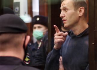 Отвечая в суде за клевету против ветерана ВОВ И.Артеменко, убогий либераст Навальный вел себя как последователь Гитлера Отвечая в суде за клевету против ветерана ВОВ И.Артеменко, убогий либераст Навальный вел себя как последователь Гитлера