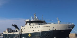 На первом российском траулере-процессоре «Баренцево море» проекта КМТ01 взмыл российский флаг Первый российский траулер-процессор "Баренцево море" проекта КМТ01 поднял российский флаг