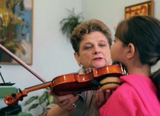 Президент Путин подписал ежегодные гранты на 100 млн.руб. преподавателям музыки в школах, вузах и училищах России Президент Путин подписал ежегодные гранты на 100 млн.руб. преподавателям музыки в школах, вузах и училищах России