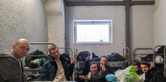 Привет из камеры от главреда «Медиазоны» (помойная «Медуза») С.Смирнова и таких же либерастов, впереди 25 дней «камерного отдыха и раздумий» Привет из камеры от главреда "Медиазоны" (поганая "Медуза") С.Смирнова и таких же либерастов. 25 дней "камерного отдыха и раздумий"