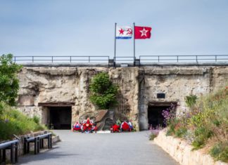 Сегодня, 23 февраля, на 35-й Береговой батарее в Севастополе в честь дня Народной Воли и Защитника Отечества состоялось торжественное возложение цветов у мемориала нашим героям, ВИДЕО Сегодня, 23 февраля, на 35-й Береговой батарее в Севастополе в честь дня Народной Воли и Защитника Отечества состоялось торжественное возложение цветов у мемориала нашим героям, ВИДЕО