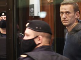 Суд над уголовным преступником либерастом Навальным, послы Евросоюза слетелись в Мосгорсуд как коршуны Суд над уголовным преступником либерастом Навальным, послы Евросоюза слетелись в Мосгорсуд как коршуны