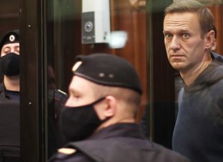Суд над уголовным преступником либерастом Навальным, послы Евросоюза слетелись в Мосгорсуд как коршуны Суд над уголовным преступником либерастом Навальным, послы Евросоюза слетелись в Мосгорсуд как коршуны