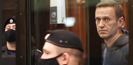 Суд над уголовным преступником либерастом Навальным, послы Евросоюза слетелись в Мосгорсуд как коршуны Суд над уголовным преступником либерастом Навальным, послы Евросоюза слетелись в Мосгорсуд как коршуны