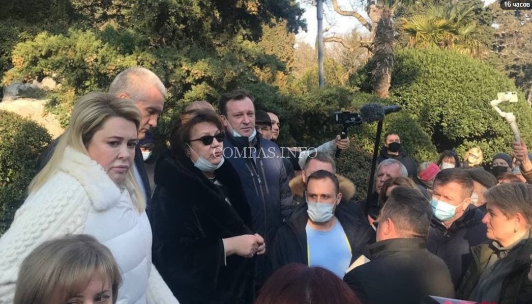 Аксенов и его беспомощная команда чиновников - глава Ялты Янина Павленко, ничего не сделавшая для Фороса