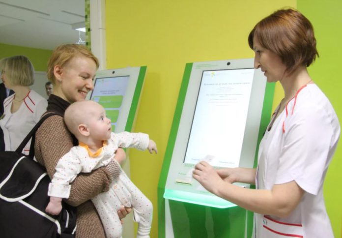 График работы с 6 по 8 марта соцучреждений Москвы: взрослые и детские поликлиники, ЗАГСы, центры Госуслуг, центры COVID-19