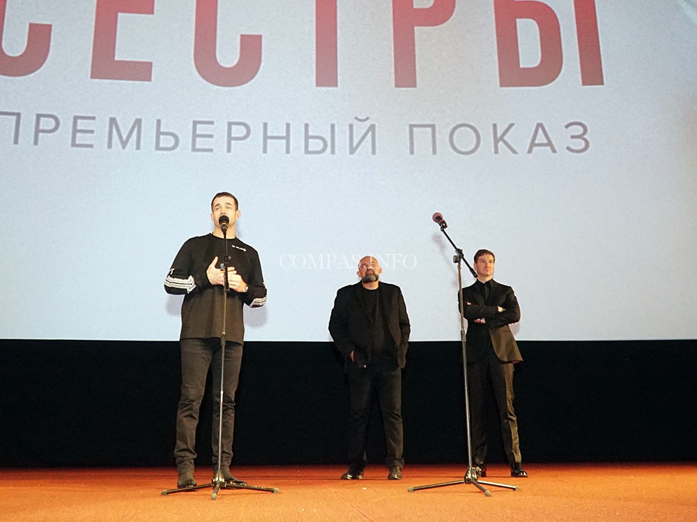 На фото (слева - направо): Народный артист России Дмитрий Певцов, Главный врач ГБУЗ «Городская клиническая больница № 40» Денис Проценко, продюсер док. фильма "Сестыр" журналист Антон Красовский