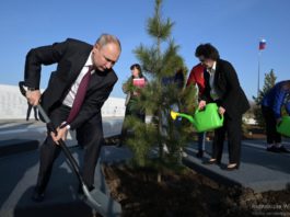 12 апреля 2021 Владимир Путин посетил мемориальный комплекс на месте приземления Ю.Гагарина в г.Энгельс 12 апреля 2021 Владимир Путин посетил мемориальный комплекс на месте приземления Ю.Гагарина в г.Энгельс