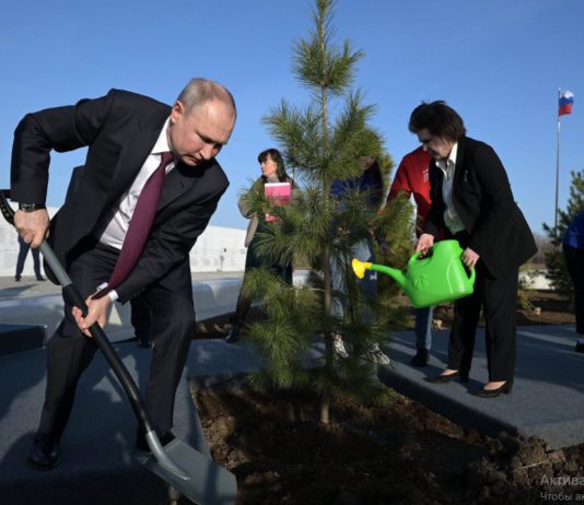 12 апреля 2021 Владимир Путин посетил мемориальный комплекс на месте приземления Ю.Гагарина в г.Энгельс 12 апреля 2021 Владимир Путин посетил мемориальный комплекс на месте приземления Ю.Гагарина в г.Энгельс