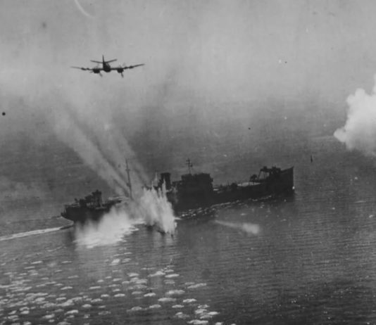 3 мая 1945 британские военные варварски разбомбили корабли с тысячами советских военнопленных, несмотря на Белые флаги 3 мая 1945 британские военные варварски разбомбили корабли с тысячами советских военнопленных, несмотря на Белые флаги