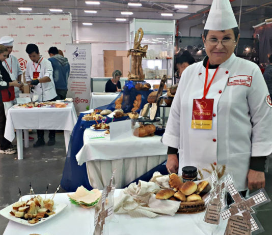 8 мая 2021 в Балаклаве (Крым): Фестиваль кондитерского искусства «Тортида» представляет пирог «Рыба Sia» на гастрономическом пикнике-ярмарке «Рыба-не мясо!» 8 мая 2021 в Балаклаве (Крым): Фестиваль кондитерского искусства «Тортида» представляет Рыбу «Sia» на гастрономическом пикнике-ярмарке «Рыба-не мясо!»