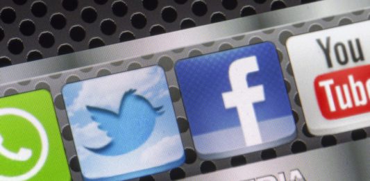 Все крупные соцсети, влючая антироссийские Facebook, Twitter, Youtube, будут обязаны иметь официальное представительство в России Все крупные соцсети, влючая антироссийские Facebook, Twitter, Youtube, будут обязаны иметь официальное представительство в России