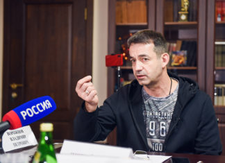 Тысячи москвичей подписались в поддержку инициативы Дмитрия Певцова об отмене нынешней пенсионной реформы в России Тысячи москвичей подписались в поддержку инициативы Дмитрия Певцова об отмене нынешней пенсионной реформы в России