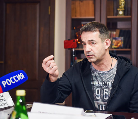 Тысячи москвичей подписались в поддержку инициативы Дмитрия Певцова об отмене нынешней пенсионной реформы в России Тысячи москвичей подписались в поддержку инициативы Дмитрия Певцова об отмене нынешней пенсионной реформы в России