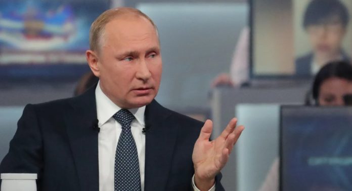 Прямая линия россиян в Президентом России В.В.Путиным состоится в июне 2021, подтвердил пресс-секретарь Д.Песков
