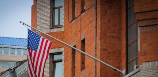 «Добившись» своим русофобством «недружественного статуса», США с 1 августа сократили штат дипмиссий до 120 человек "Добившись" своим русофобством "недружественного статуса", США с 1 августа сократили штат дипмиссий до 120 человек