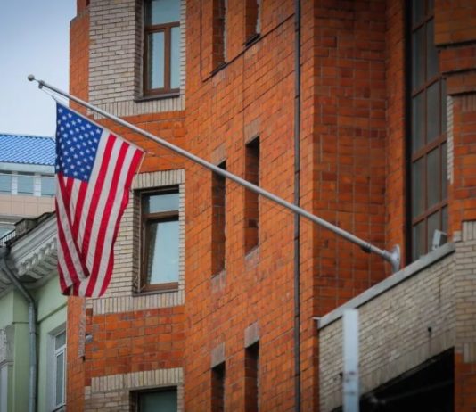 «Добившись» своим русофобством «недружественного статуса», США с 1 августа сократили штат дипмиссий до 120 человек "Добившись" своим русофобством "недружественного статуса", США с 1 августа сократили штат дипмиссий до 120 человек