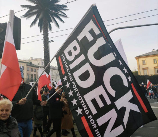 ВИДЕО: «Fuck Joe Biden and Fuck You For Voting For Him» + сжигание немецких флагов.. Так прошел в Польше День её независимости.. ВИДЕО: «Fuck Joe Biden and Fuck You For Voting For Him» + сжигание немецких флагов.. Так прошел в Польше День её независимости..