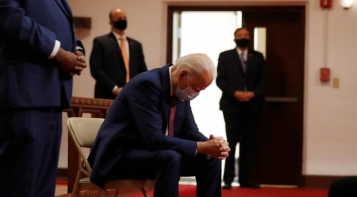 Уже и сенаторы США очнулись: больной старик Байден стал катастрофой для страны — бедность, падение экономики, «капитуляция» перед Россией Уже и сенаторы США очнулись: больной старик Байден стал катастрофой для страны - бедность, падение экономики, "капитуляция" перед Россией