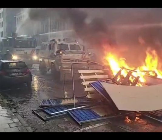 ВИДЕО: и в Брюссле всё спокойно, вот только «массовые вечеринки» с погромами, пожарами и «аквадискотеками»..