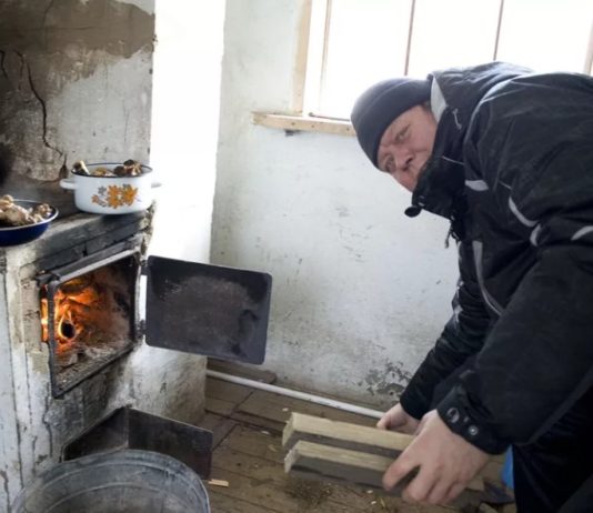 Эстония вслед за «борцунами с российским газом» идёт в XIX век: будут топить буржуйки щепой.. Тоже российской Эстония вслед за "борцунами с российским газом" идёт в XIX век: будут топить буржуйки щепой.. Тоже российской..