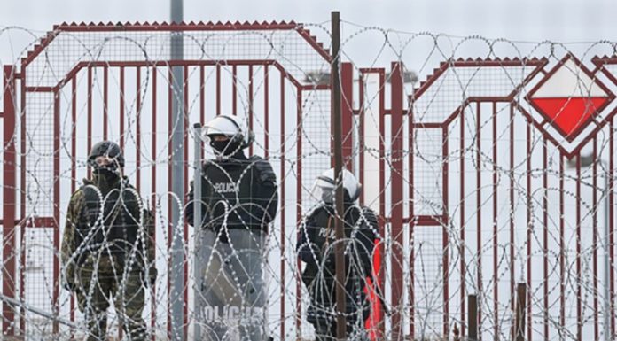 Польская военщина убила более 200 мигрантов на границе с Белоруссией, заявляет польский солдат Эмиль Чечко Польская военщина убила более 200 мигрантов на границе с Белоруссией, заявляет польский солдат Эмиль Чечко